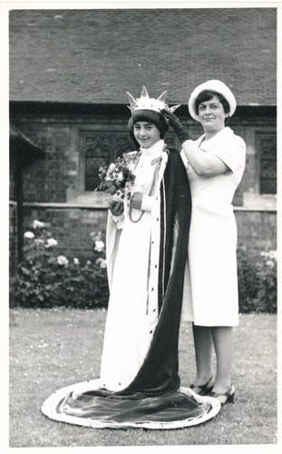 Julie Stripe being crowned by Mrs Mary Hey